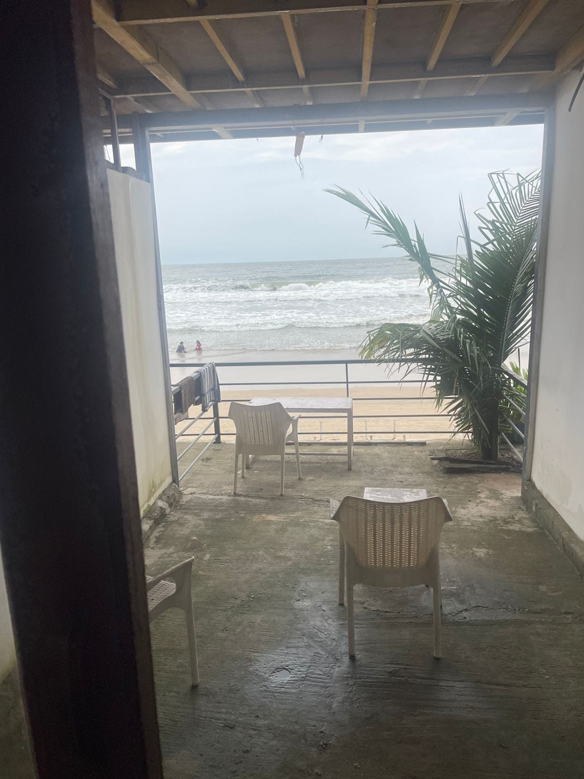 Deluxe Double or Twin Room, Beach View | Living area