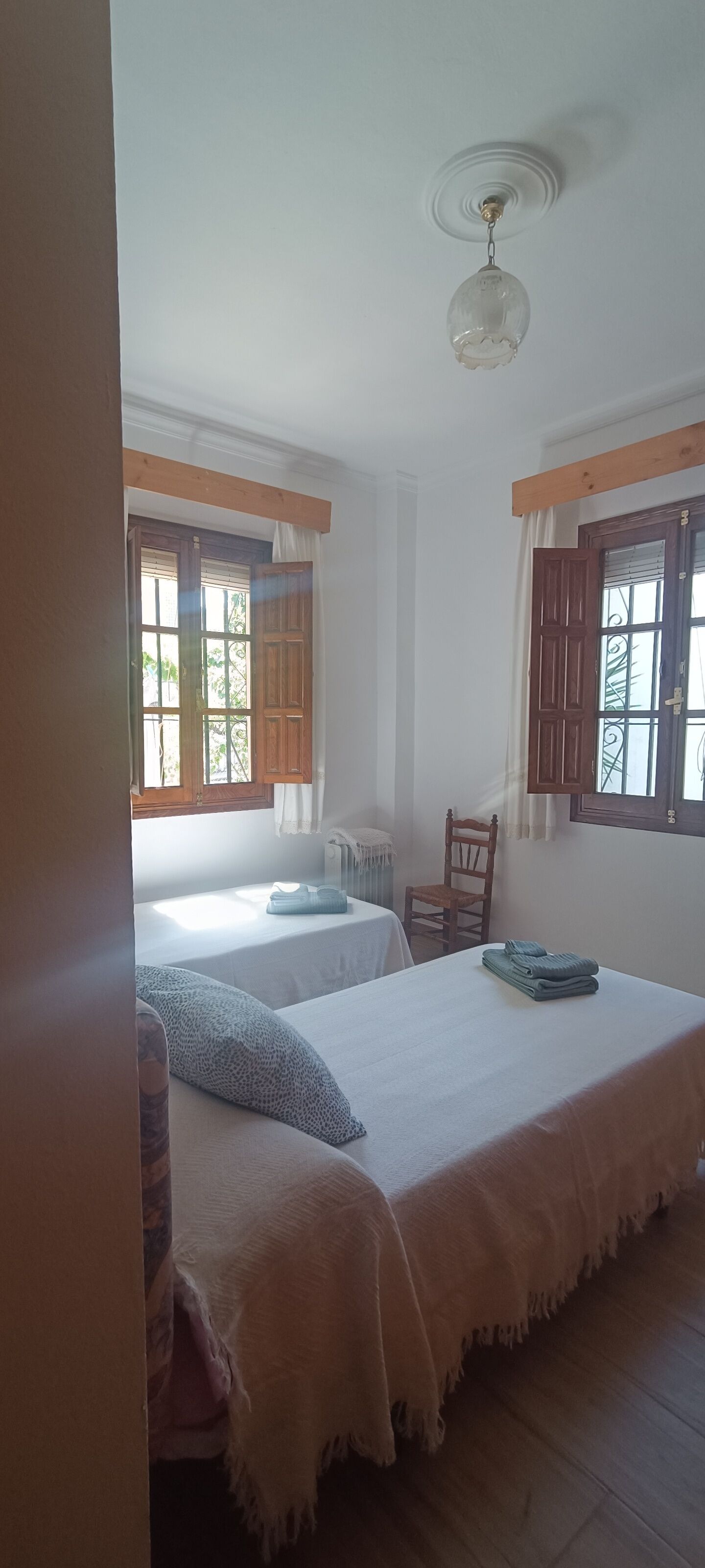 2 dormitorios, tabla de planchar con plancha, wifi y ropa de cama