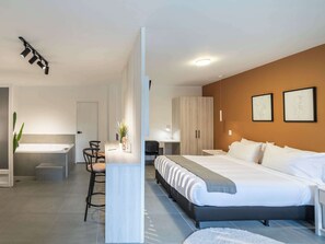 Apartment | 1 bedroom, Internet - w Modern Loft With Jacuzzi in El Poblado (Medellín)