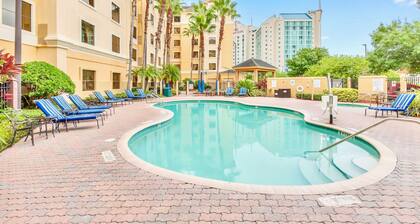 Peaceful 1 King BR Apartment w Hot Tub & Pool