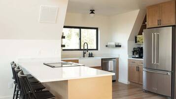 Suite | 5 bedrooms, Internet