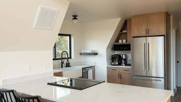 Suite | 5 bilik tidur, Internet