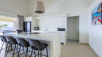 House | 6 bedrooms, high-speed internet