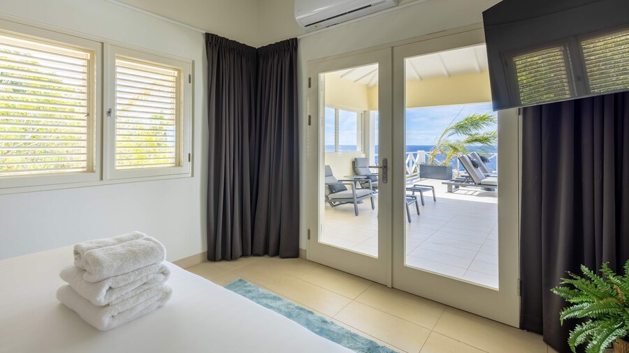 Villa Azure Vista 6BR Luxury Stay w 2 Pools