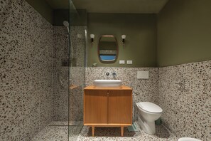 Dusche, Haartrockner, Bidet, Handtücher