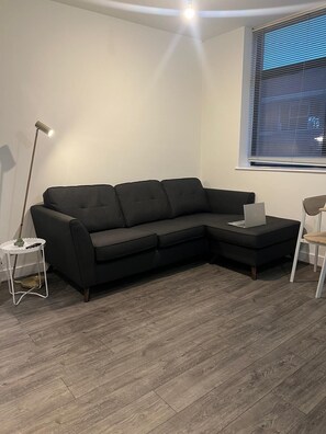 Smart TV - Luxury Digbeth Apartment. Discounts for Long term bookings (Birmingham)