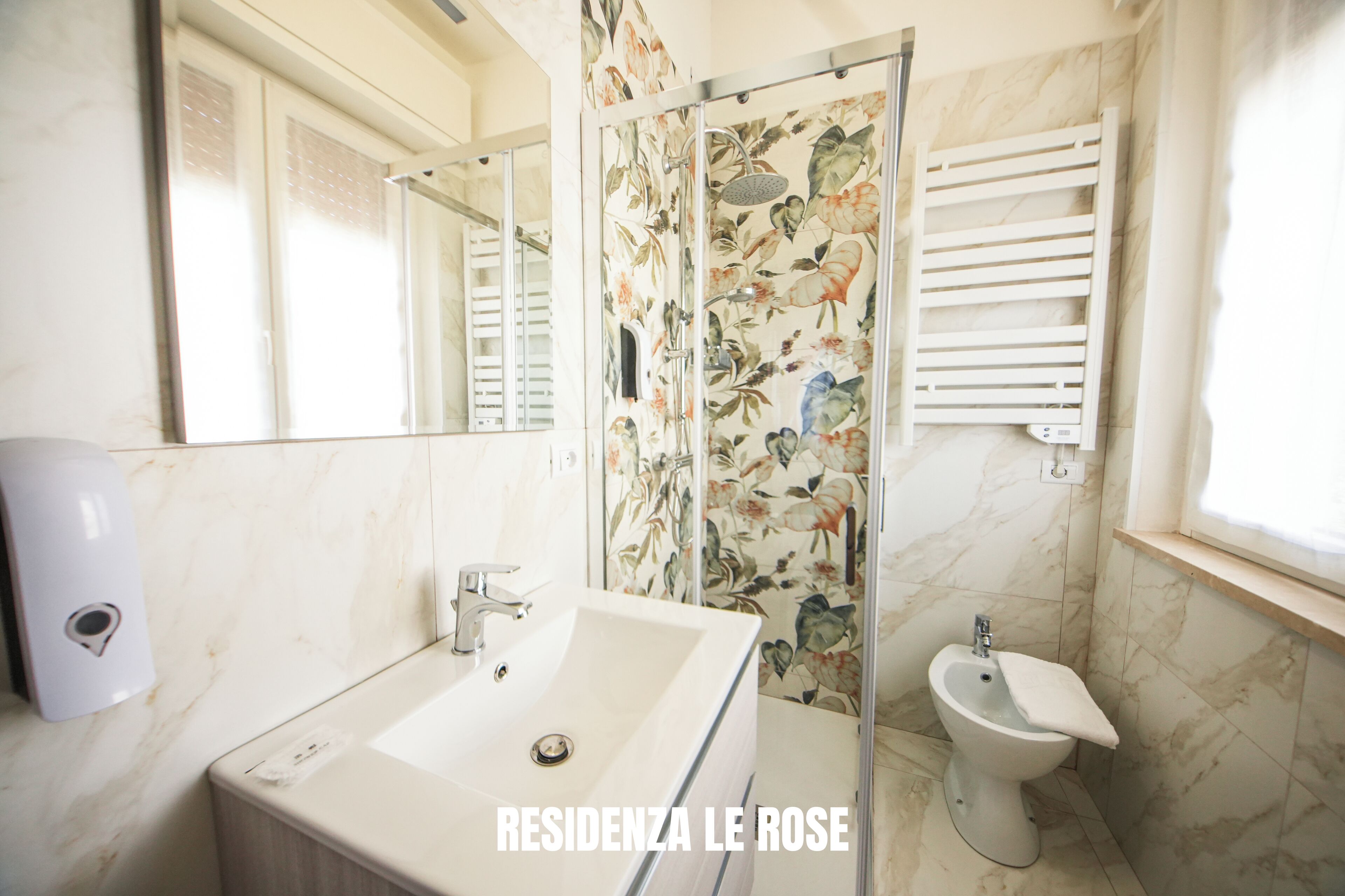 Dusche, Haartrockner, Bidet, Handtücher