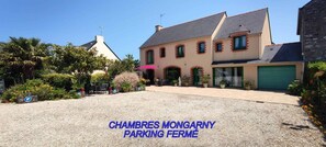 Exterior - Bed and Breakfast 'Chambre Le Chatry' with Shared Terrace and Wi-Fi (Cancale)
