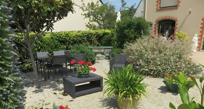 “Le Grouin” Guest Room with Shared Terrace and Wi-Fi