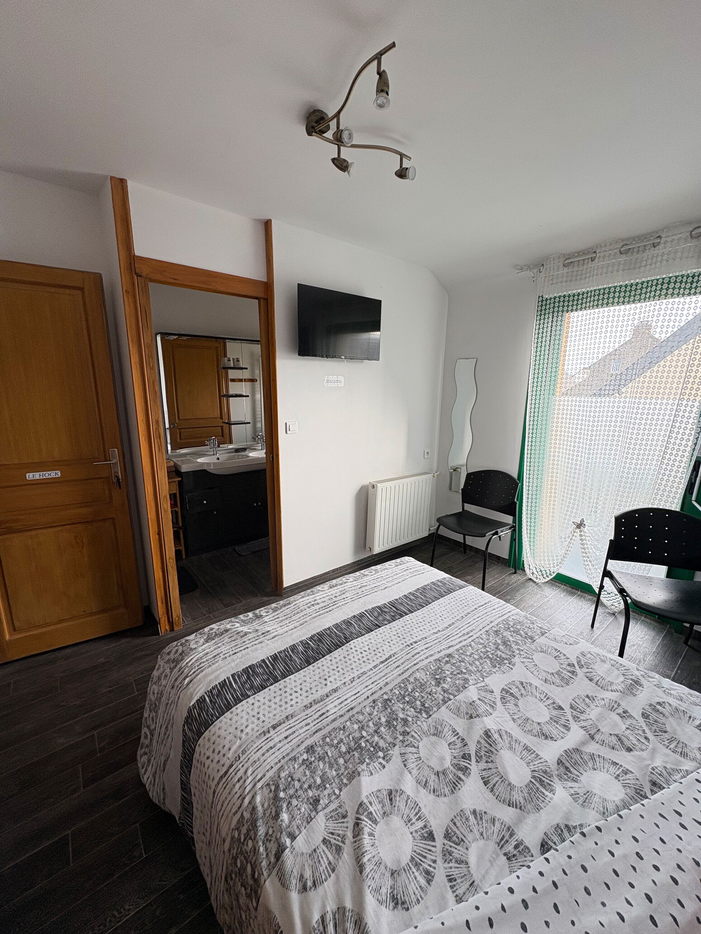 1 bedroom, WiFi, bed sheets