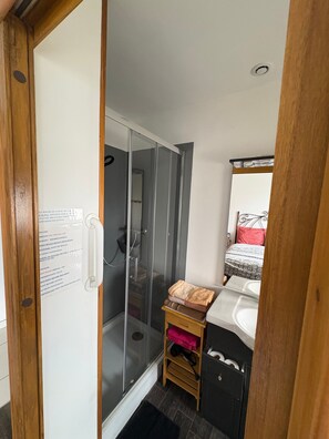 Doccia, asciugacapelli, asciugamani