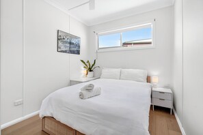 4 Schlafzimmer, Schreibtisch, Bügeleisen/Bügelbrett, WLAN