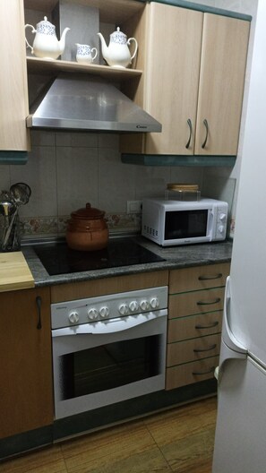 Mikrobølgeovn og kokeplater