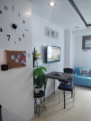 Condo, 1 Bedroom, Accessible, Private Pool | Living room