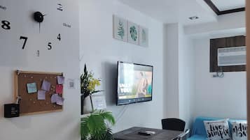 Condo, 1 Bedroom, Accessible, Private Pool | Living room