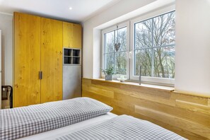 1 bedroom, iron/ironing board, WiFi, bed sheets - Apartment 'Ferienwohnung Amsel A, 50qm' with Mountain View, Private Terrace and Wi-Fi (Lennestadt- Saalhausen)