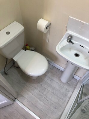 مجففات شعر، مناشف، ورق حمّام