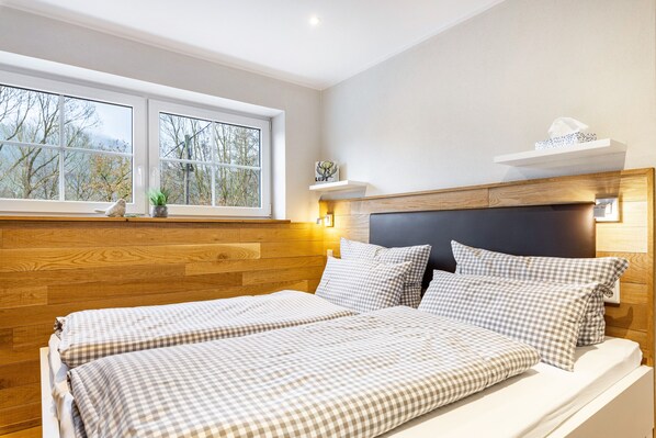 2 habitaciones, tabla de planchar con plancha, wifi y ropa de cama 