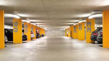 Frigobar, cofres nos quartos, escrivaninha