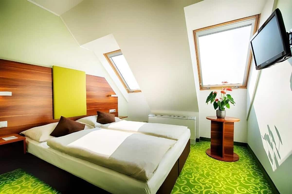 Economy dubbelrum eller tvåbäddsrum | Värdeförvaringsskåp på rummet, ljudisolering och gratis wi-fi