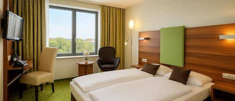 Minibar, coffres-forts dans les chambres, bureau