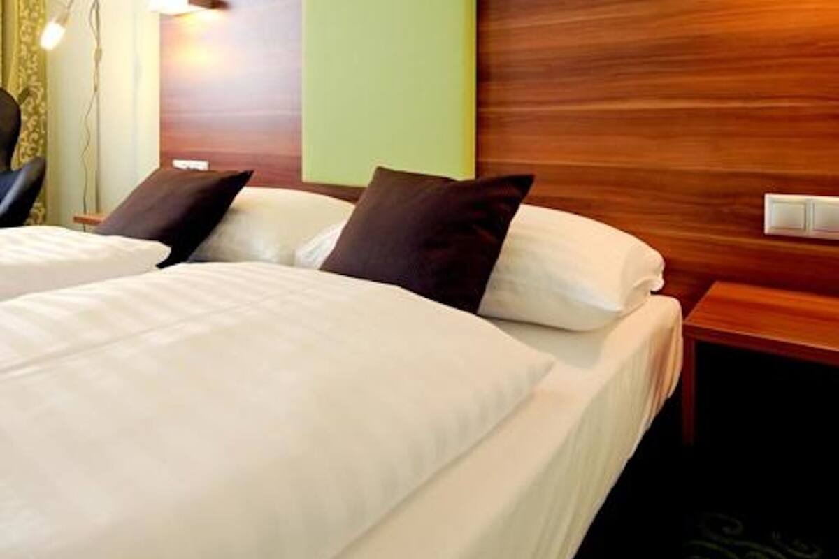Superior Tek Büyük veya İki Ayrı Yataklı Oda | Minibar, odada kasa, masa, dizüstü bilgisayar çalışma alanı 
