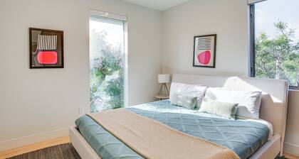 Walk to Harbor & Dining! Spacious San Diego Home