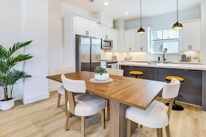 Apartment (3 Bedrooms) | Interior - Your Houston HQ! Modern Unit w/ Yard & Workspace (Houston)