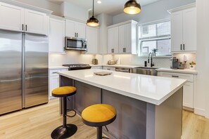 Interior - Your Houston HQ! Modern Unit w/ Yard & Workspace (Houston)