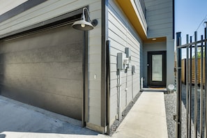 Apartment (3 Bedrooms) | Interior - Your Houston HQ! Modern Unit w/ Yard & Workspace (Houston)