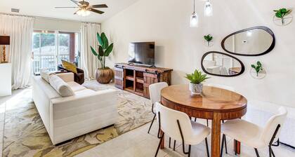 Golf Getaway: Cape Coral Condo 1 Mi to River!