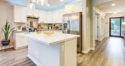 Pool Access! Suburban Home 11 Mi to Dtwn Gilbert