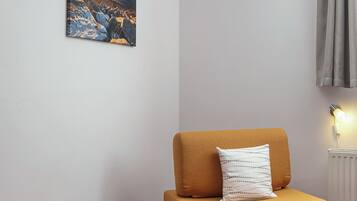 Twin Room, Ensuite | Hypo-allergenic bedding, free cribs/infant beds, free WiFi, bed sheets