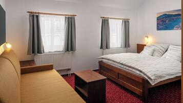 Standard Double Room, Ensuite | Hypo-allergenic bedding, free cribs/infant beds, free WiFi, bed sheets