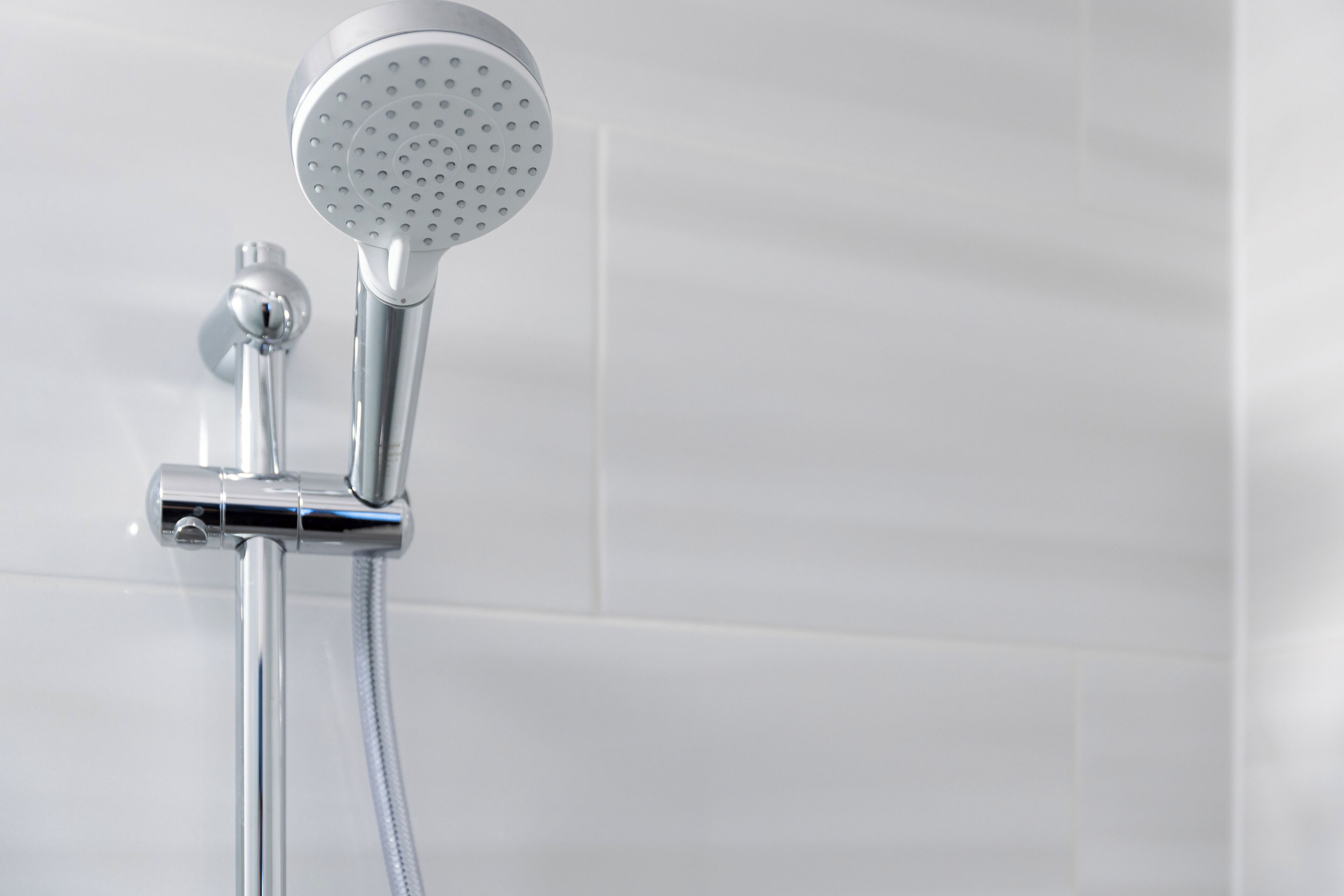 Douche, articles de toilette (gratuits), séchoir à cheveux