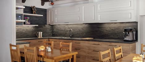 Fridge, microwave, stovetop, dishwasher