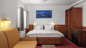 Standard Double Room, Ensuite | Hypo-allergenic bedding, free cribs/infant beds, free WiFi, bed sheets