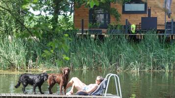 สระว่ายน้ำกลางแจ้ง