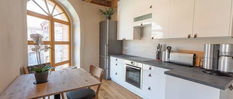 Apartemen Deluks, pemandangan kebun | Dapur pribadi