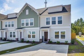 Apartment (3 Bedrooms) | Interior - Private Yard: Family Hideaway 9 Mi to Fort Jackson (Elgin)