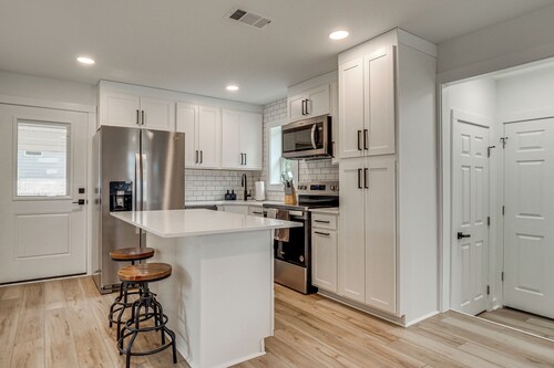 Near Historic Georgetown Square! Updated Home