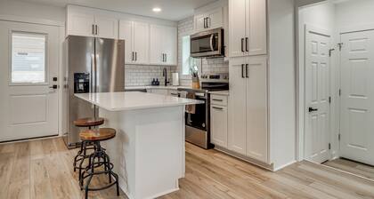 Near Historic Georgetown Square! Updated Home