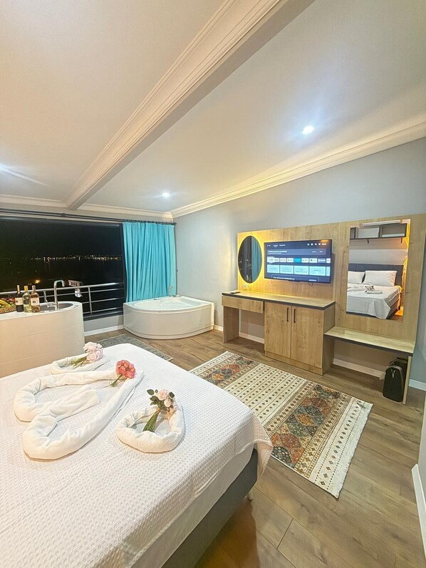 Junior Penthouse, Sea View | Desk, iron/ironing board, free WiFi - FETHİYE OLD TOWN SUİTES (Fethiye)