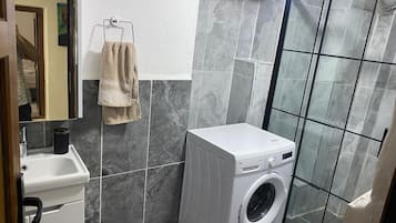 Shower, sandal, handuk, dan sabun