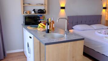 Superior Suite, Sea View | Desk, iron/ironing board, free WiFi