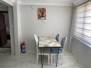 家庭公寓式客房 | 办公桌、熨斗/熨衣板、免费 WiFi