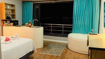 Junior Penthouse, Sea View | Desk, iron/ironing board, free WiFi