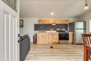 House (2 Bedrooms) | Interior