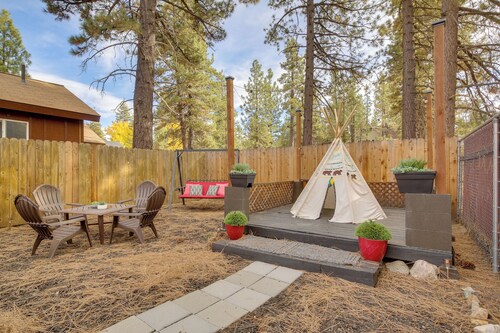 Big Bear Ski Hideaway! Cozy Cabin w/ Fenced Yard