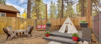 Big Bear Ski Hideaway! Cozy Cabin w/ Fenced Yard